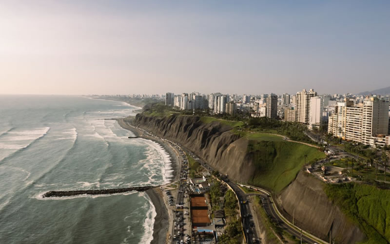 Surf en Lima: Playas y Alquileres
